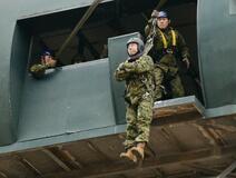 島しょ防衛想定 小泉氏訓練視察