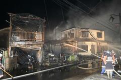 住宅など７棟全焼