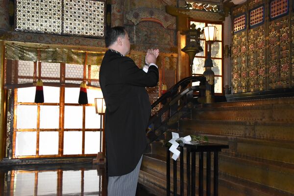 日光東照宮を参拝する家広氏