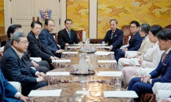 　国会で開かれた衆参両院国家基本政策委の合同幹事会＝１５日午前