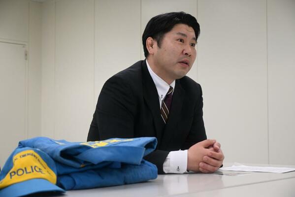 東日本大震災での捜索活動などを語る宮沢警部補＝３日午後、県警本部