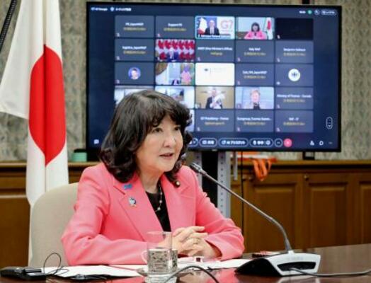 　オンラインでのＧ７財務相会合に臨む片山財務相＝２７日午後、財務省（同省提供）