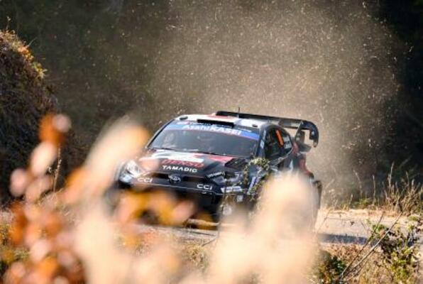 　第９競技区間を走行するトヨタの勝田貴元＝岐阜県恵那市