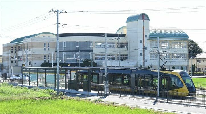 平石中央小と至近にあるＬＲＴ停留場