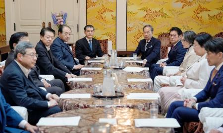 　国会で開かれた衆参両院国家基本政策委の合同幹事会＝１５日午前
