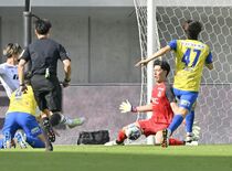 栃木ＳＣ、先制許し流れ失う　こぼれ球相手に拾われピンチに