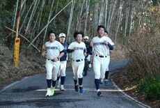 荒井退造先輩の生家まで走れ！　宇都宮高野球部が恒例の新春ランニング　学…