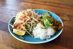 【食べた？】スパイスの辛さが効く　ハーフ＆ハーフ　南国食堂 マムアン（那須塩原）