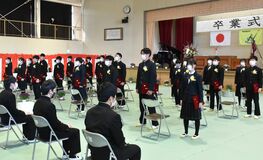 那須塩原・箒根中で最後の卒業式　31人が思い出の校舎に別れ