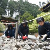 栗石返し　境内に石の音　東照宮と輪王寺で