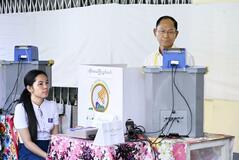 軍政トップ、統治に自信