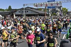 駆ける鹿沼路、坂も全力