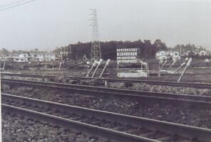 線路沿いに造成が進む野木ローズタウン＝１９８２年、松本圭司さん提供