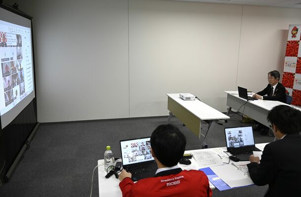 オンラインで開催された第1回全国いちご会議=5日午後、県庁北別館
