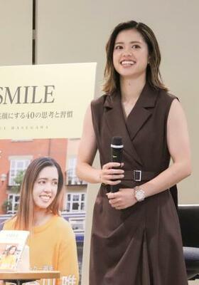 出版イベントに臨むサッカー女子日本代表の長谷川唯=11日、東京都品川区