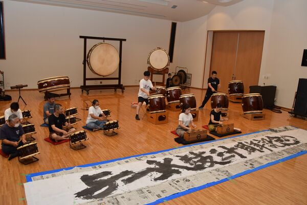 記念コンサートに向けて練習に打ち込む会員