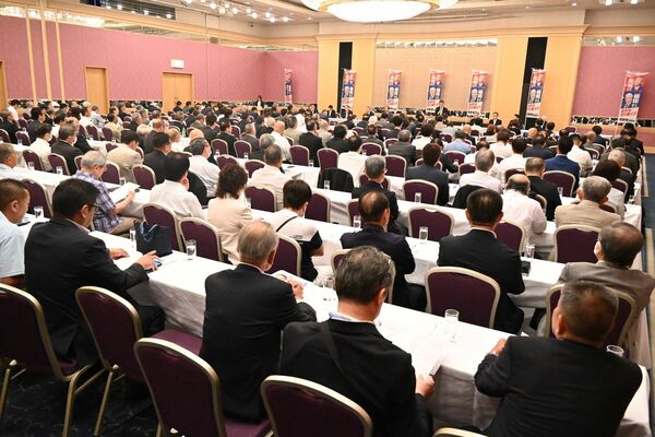 県内全域から後援会関係者が出席した高橋氏の選対会議＝21日午前、宇都宮市本町