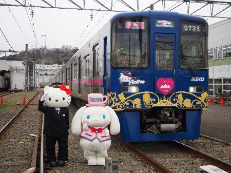 異色”のハローキティ電車、隠れた「もう一つの顔」とは…｜全国の