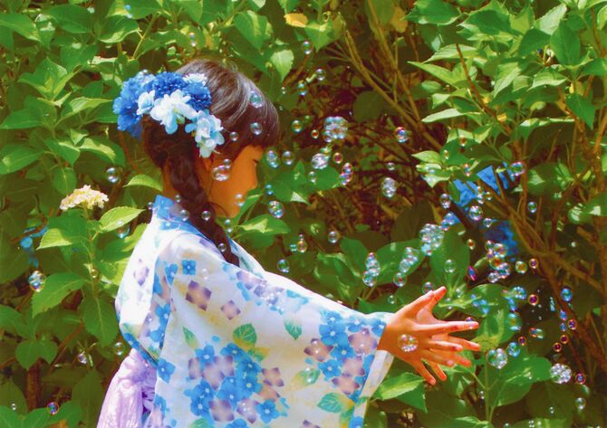 「シャボン玉と遊ぶ」 板垣 昇(日光)