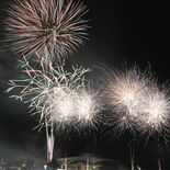 神輿の川渡りと２万発の花火に盛り上がる　真岡の夏まつり荒神祭