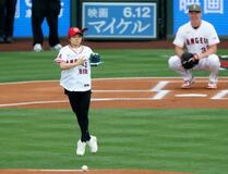 フィギュア島田麻央が始球式