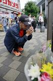 静かに手合わせ 「会いに来たよ」