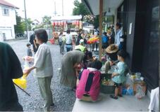 初めての夏祭り 住民１００人が交流