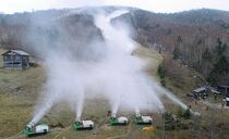 今季初ゲレンデ造り始まる