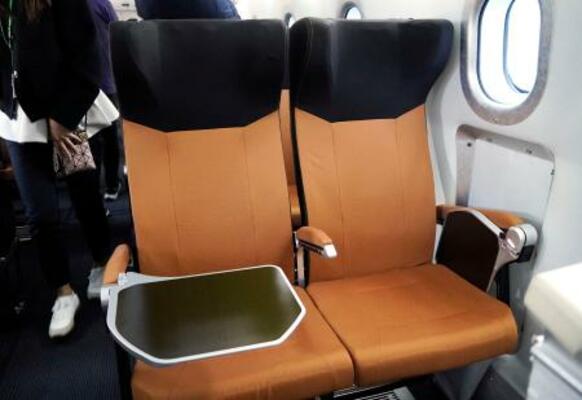 　リニア中央新幹線の新試験車両「Ｍ１０」の座席＝３０日午後、山梨県内