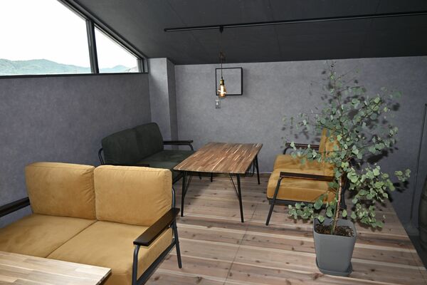 ゆったりとくつろげる「ＴＨＥ　ＫＩＣＨＩ」のカフェ＝日光市