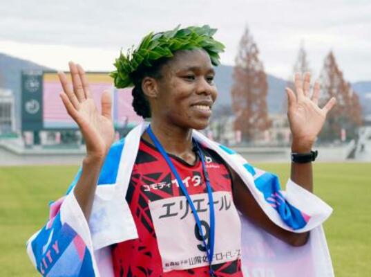 　ハーフマラソンで４連覇を果たしたマーガレット・アキドル＝ＪＦＥ晴れの国スタジアム