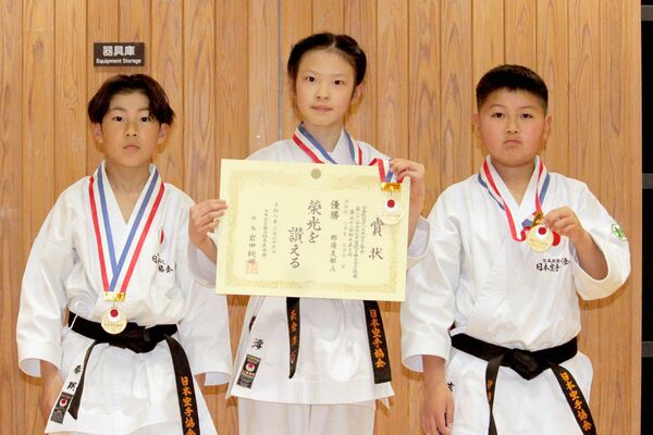 団体形高学年優勝の那須Ａ