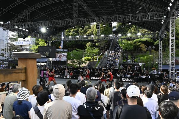 大勢の人が詰めかけたメイン会場