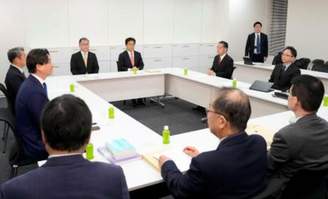 衆院議員定数削減に向けた自民党と日本維新の会の協議=17日午後、国会