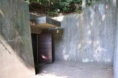 天皇の防空壕、米軍基地に