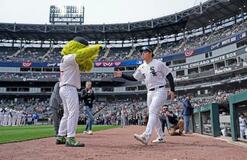 村上、安打とメジャーで初の敬遠