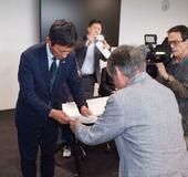 無人島訓練の許可取り消しを