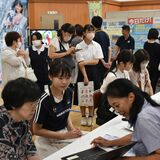 高校進学フェアに800人　中学生らが進路情報を収集　栃木