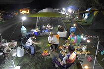 キャンプ場にぎわう　茂木