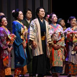 歌麿ミュージカルに多くの観客　「深川の雪」への思い演じる　市民グループが初挑戦