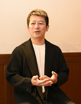 取材に応じる宮田大＝都内