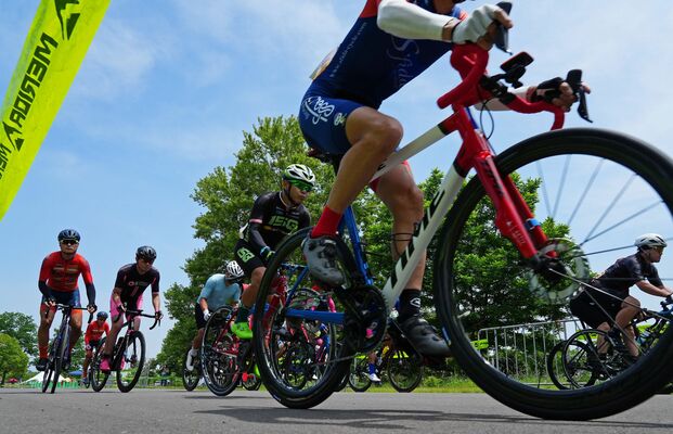 一斉にスタートする参加者