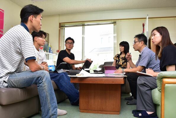 イベントの準備を進める実行委メンバー