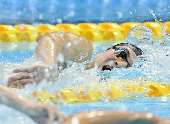 男子４００メートル個人メドレー決勝　優勝した松下（東洋大）の自由形＝東京アクアティクスセンター、磯真奈美撮影