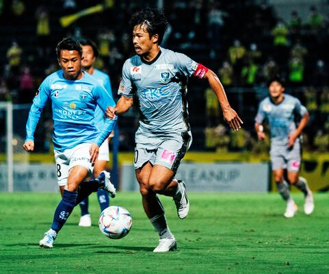 前節横浜ＦＣ戦で後半、ドリブルで突破を図る栃木ＳＣのＭＦ福森