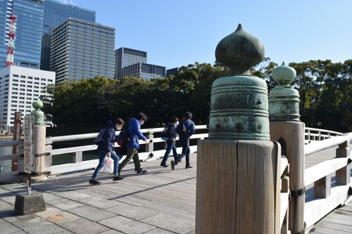 皇居・平川橋の擬宝珠。10口のうち4口が天明鋳物だ