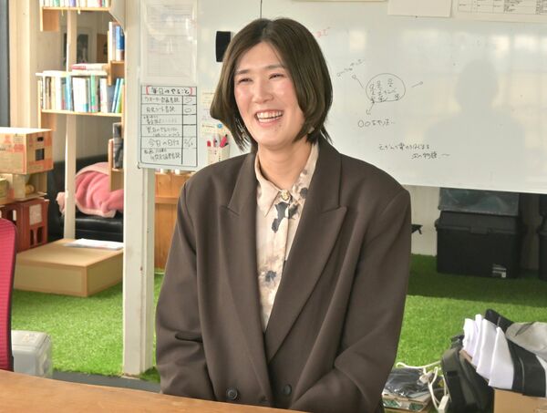 取材に応じる磯部夏紀さん