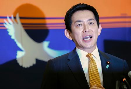 　記者会見で、自民党総裁選への立候補を表明する小林元経済安保相＝１６日午後、国会