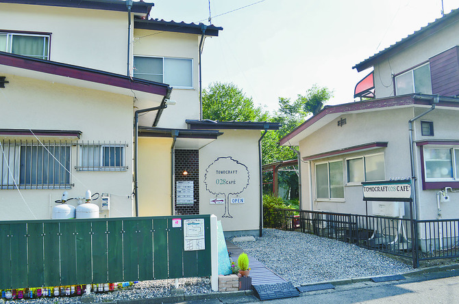 通りから一本入った住宅街にある、普通の一軒家の店