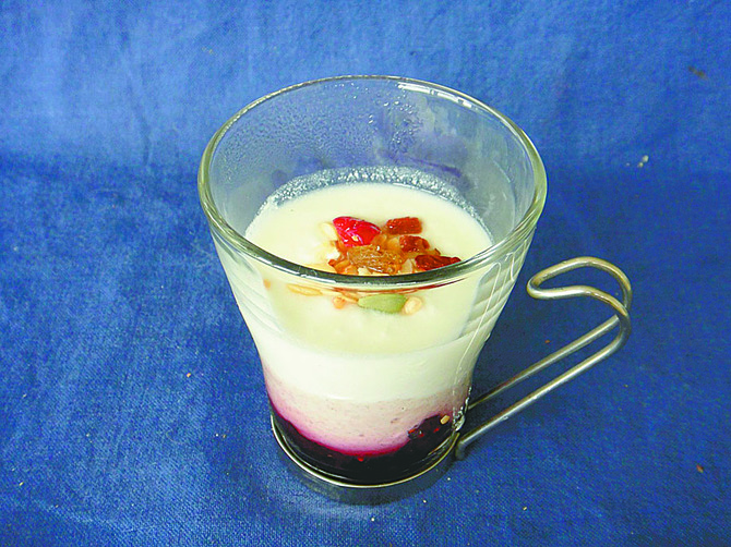 人気のカフェスイーツ。薬膳あんみつ㊤と薬膳ヨーグルト